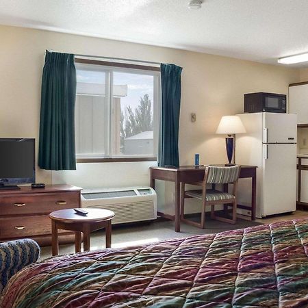 Rodeway Inn West Fargo Экстерьер фото