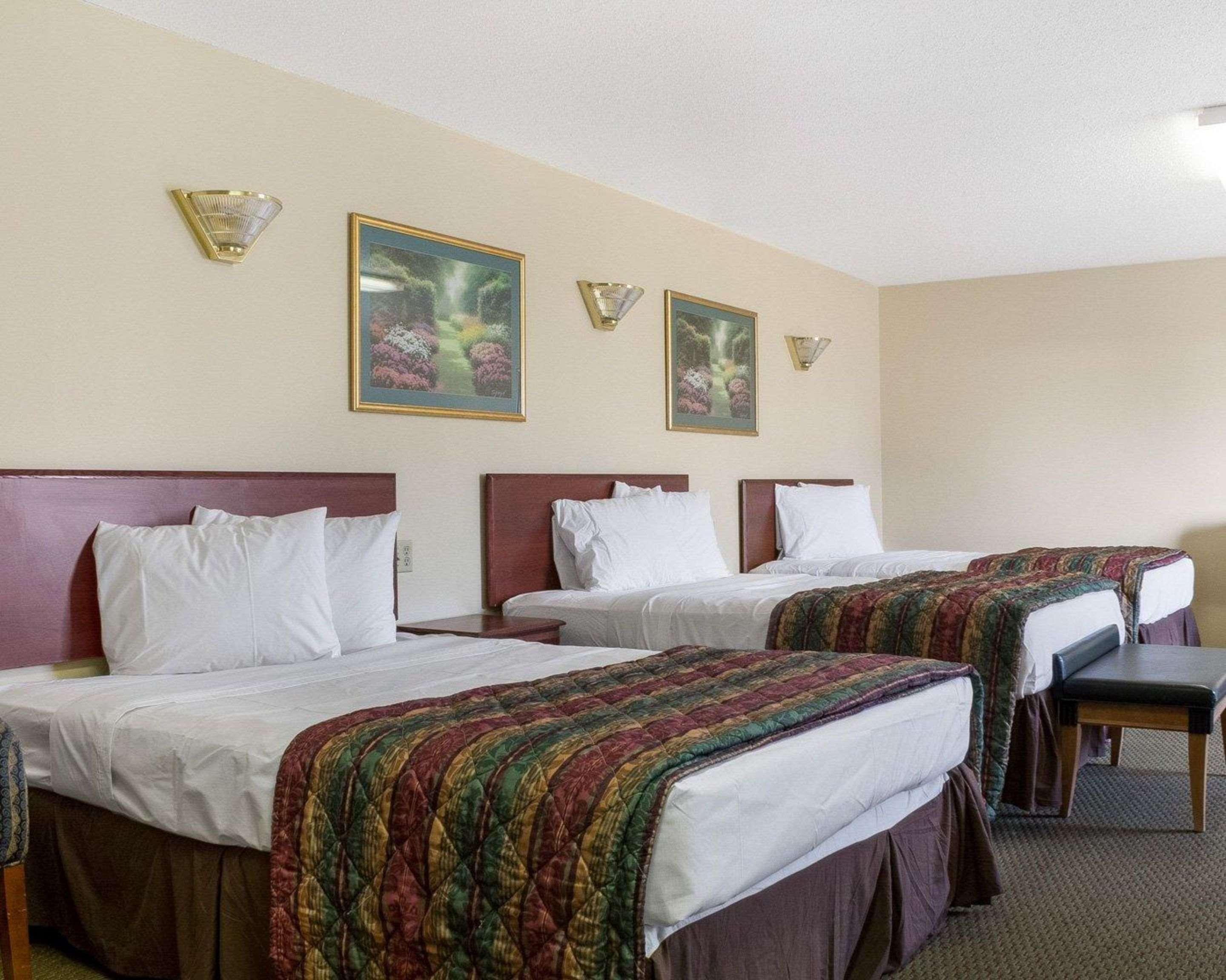 Rodeway Inn West Fargo Экстерьер фото