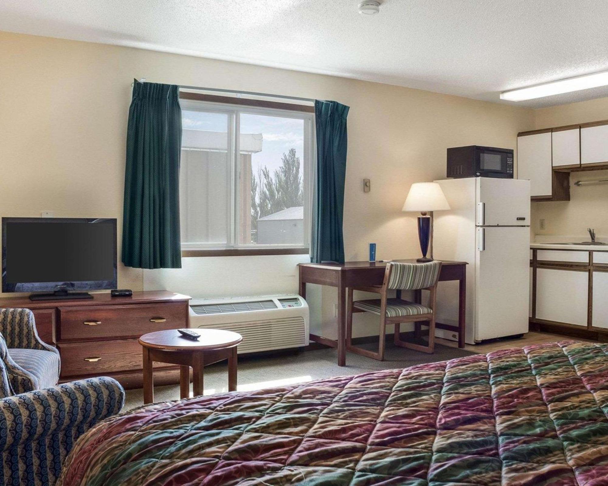 Rodeway Inn West Fargo Экстерьер фото