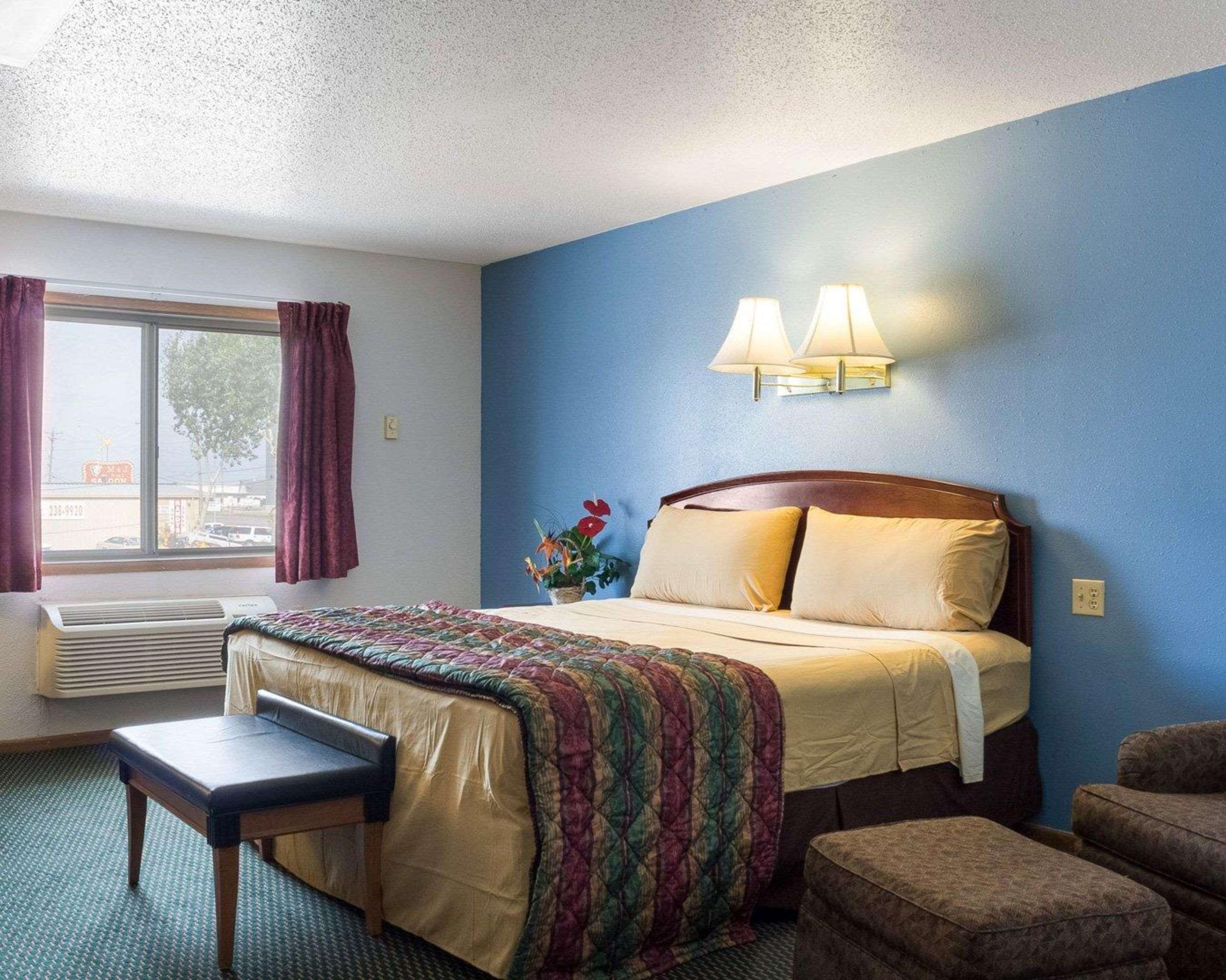 Rodeway Inn West Fargo Экстерьер фото
