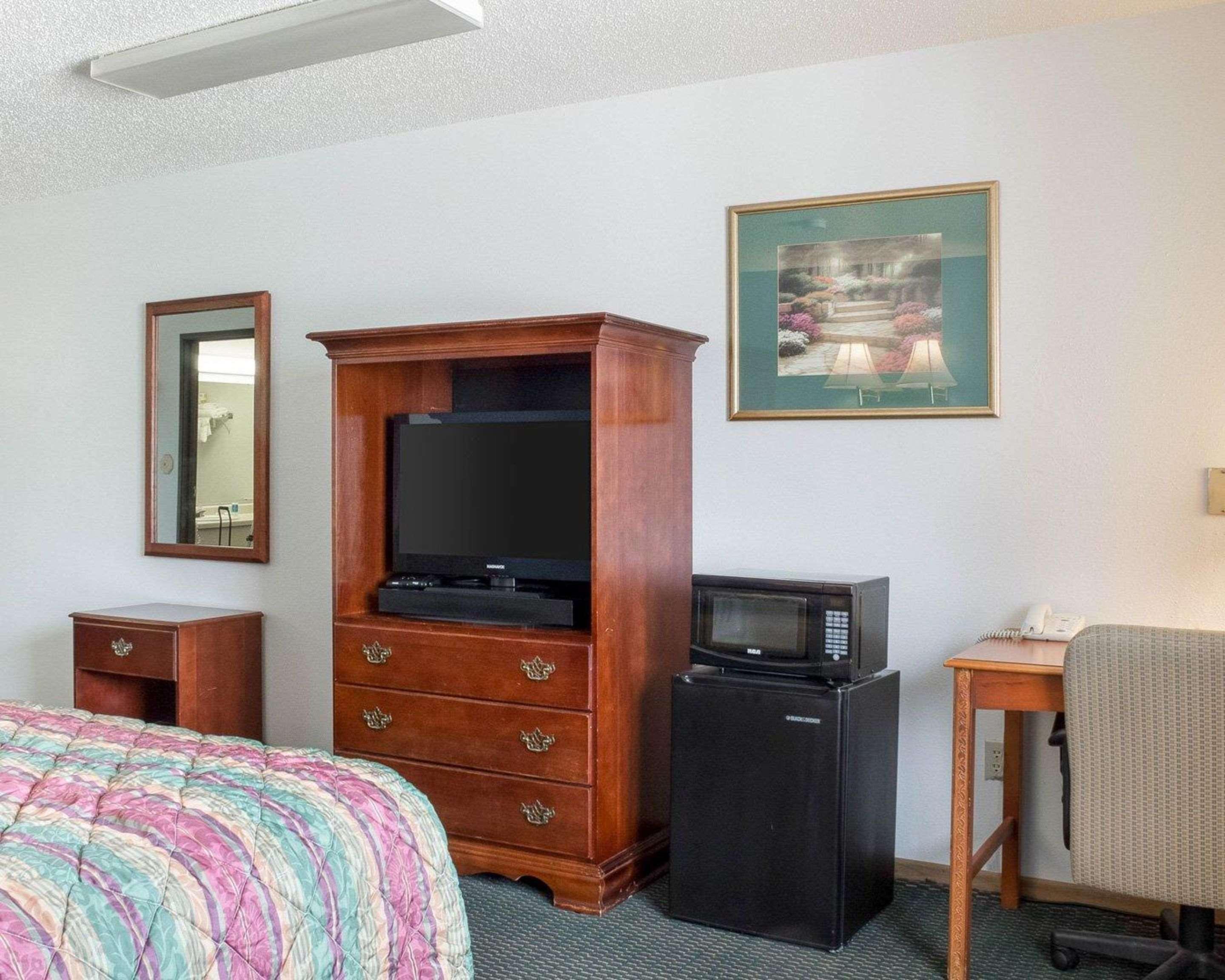 Rodeway Inn West Fargo Экстерьер фото