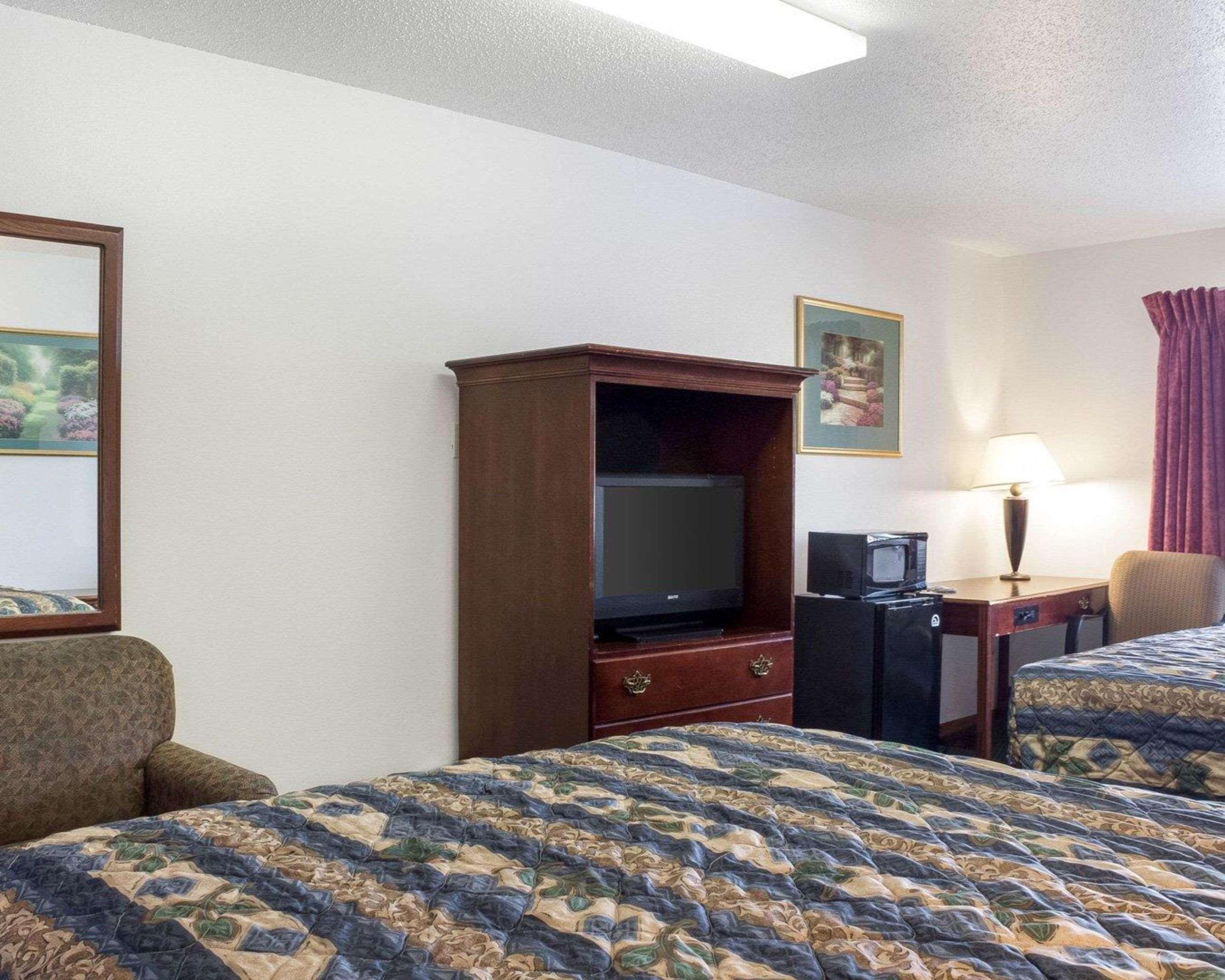Rodeway Inn West Fargo Экстерьер фото