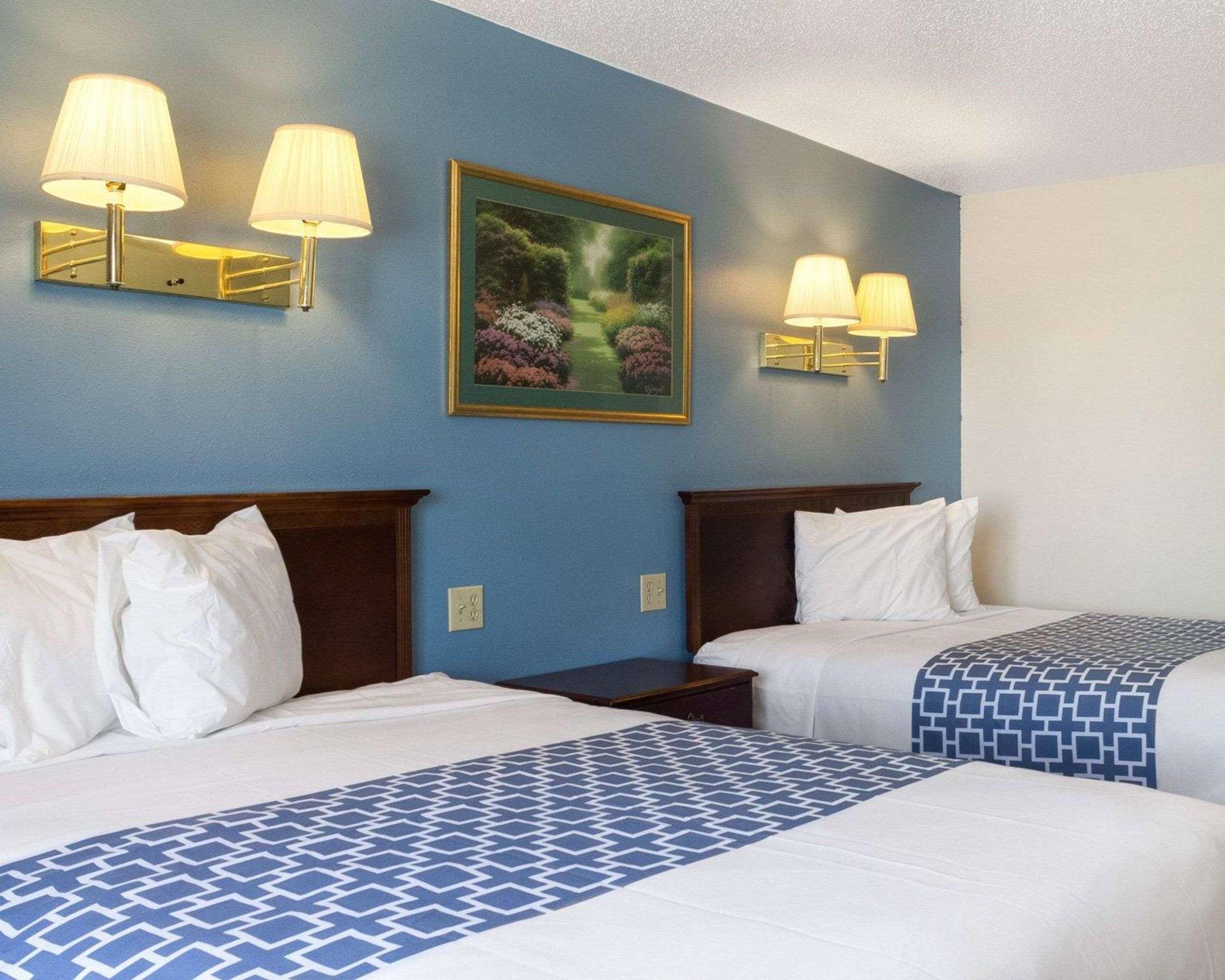 Rodeway Inn West Fargo Экстерьер фото