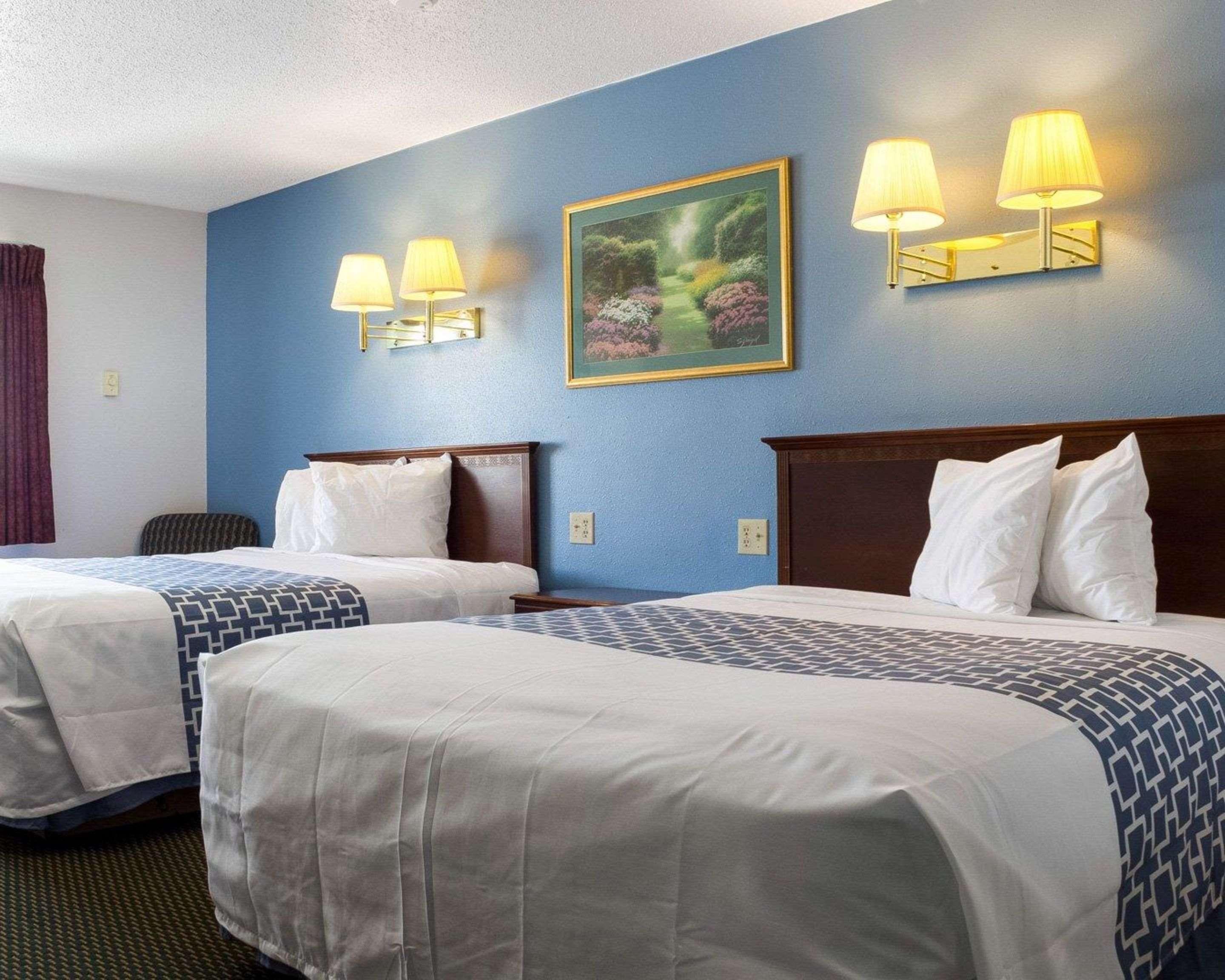 Rodeway Inn West Fargo Экстерьер фото