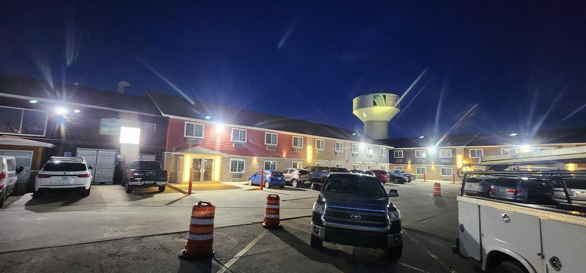 Rodeway Inn West Fargo Экстерьер фото