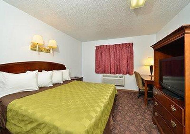 Rodeway Inn West Fargo Экстерьер фото