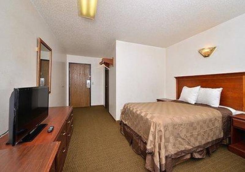 Rodeway Inn West Fargo Экстерьер фото