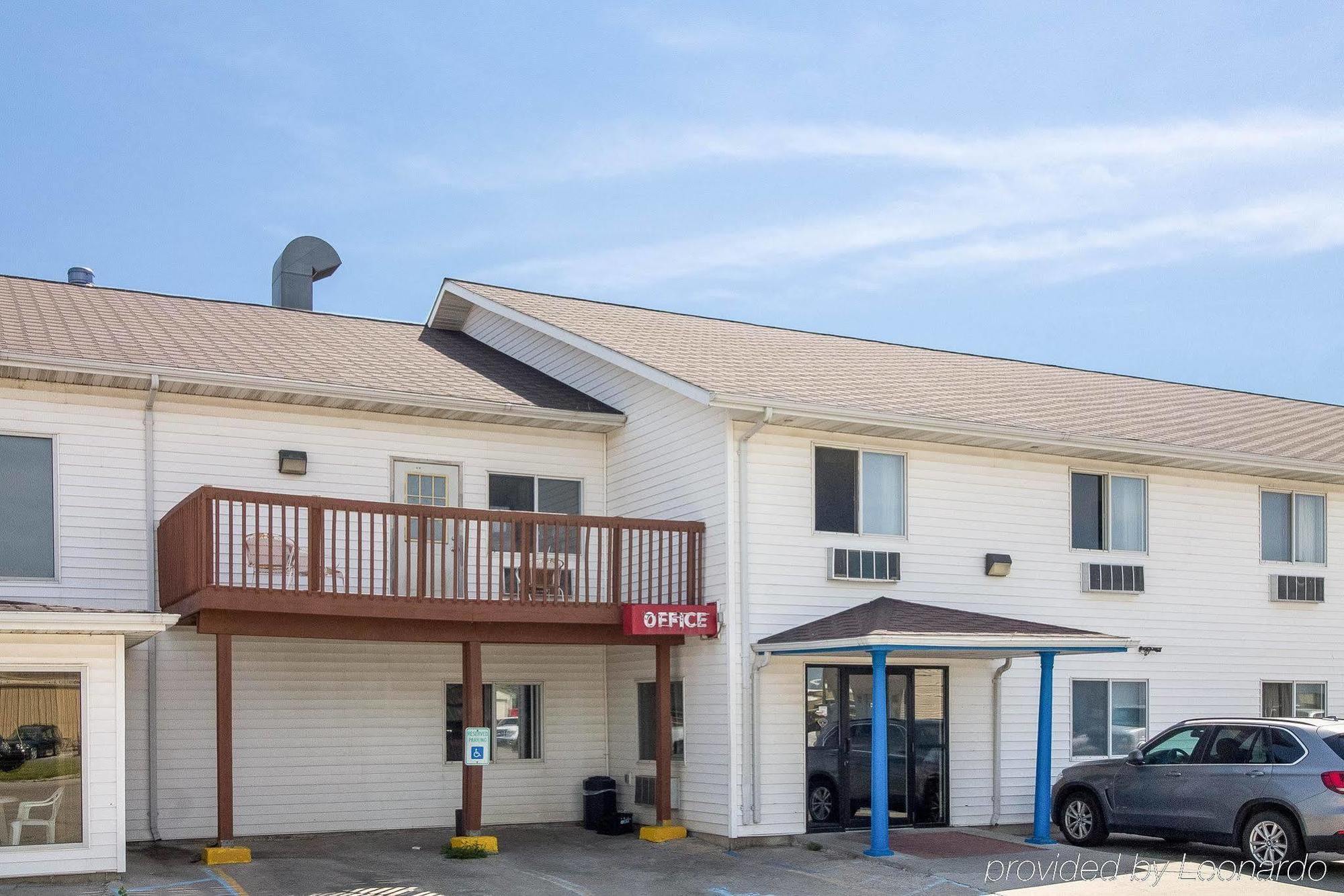 Rodeway Inn West Fargo Экстерьер фото