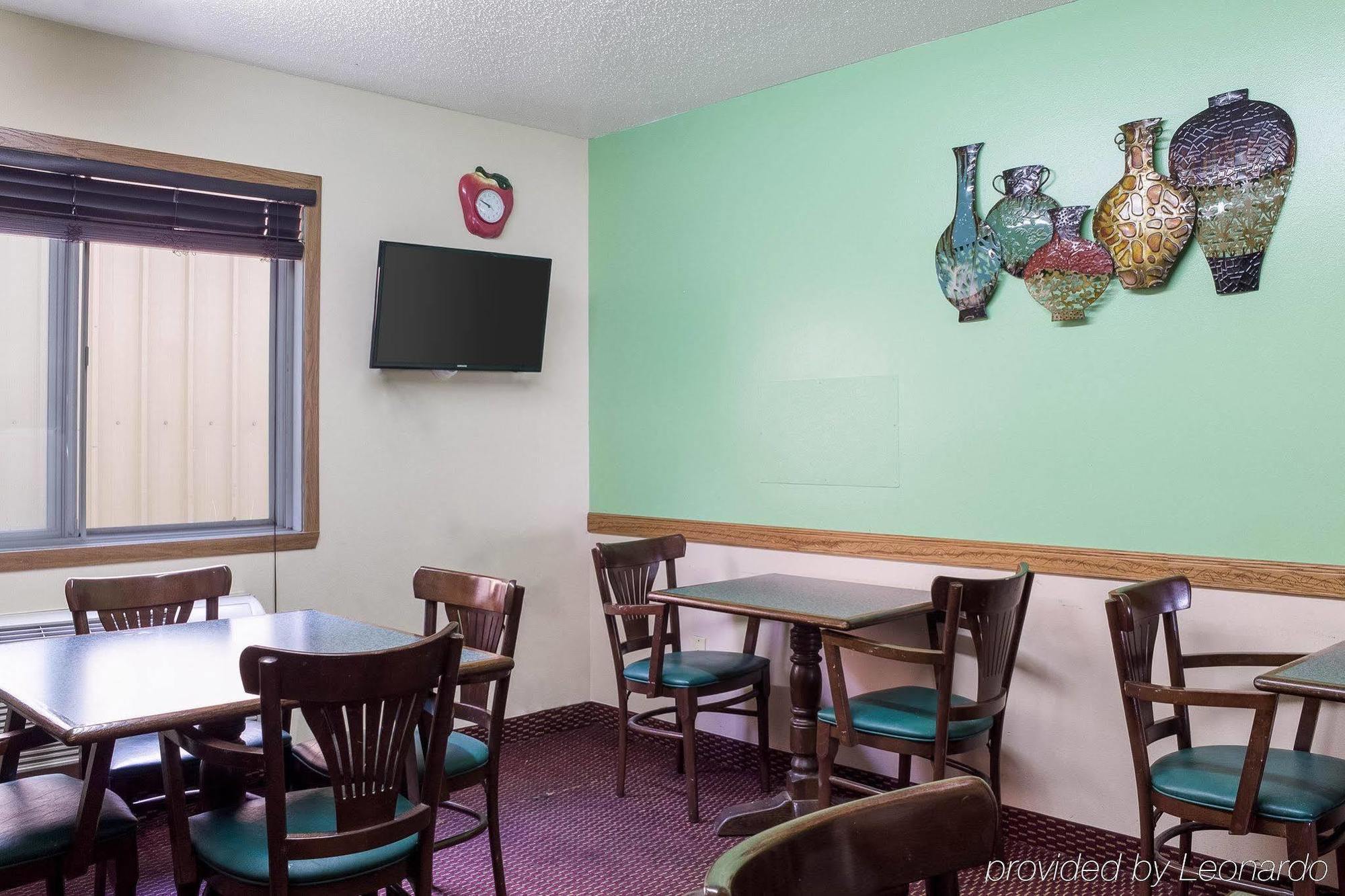 Rodeway Inn West Fargo Экстерьер фото