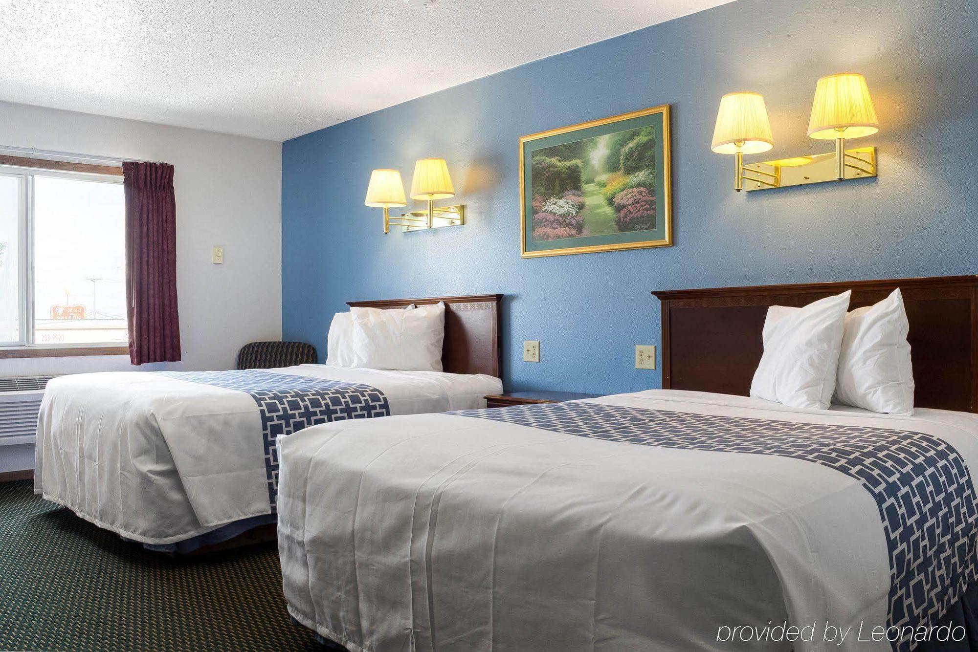 Rodeway Inn West Fargo Экстерьер фото