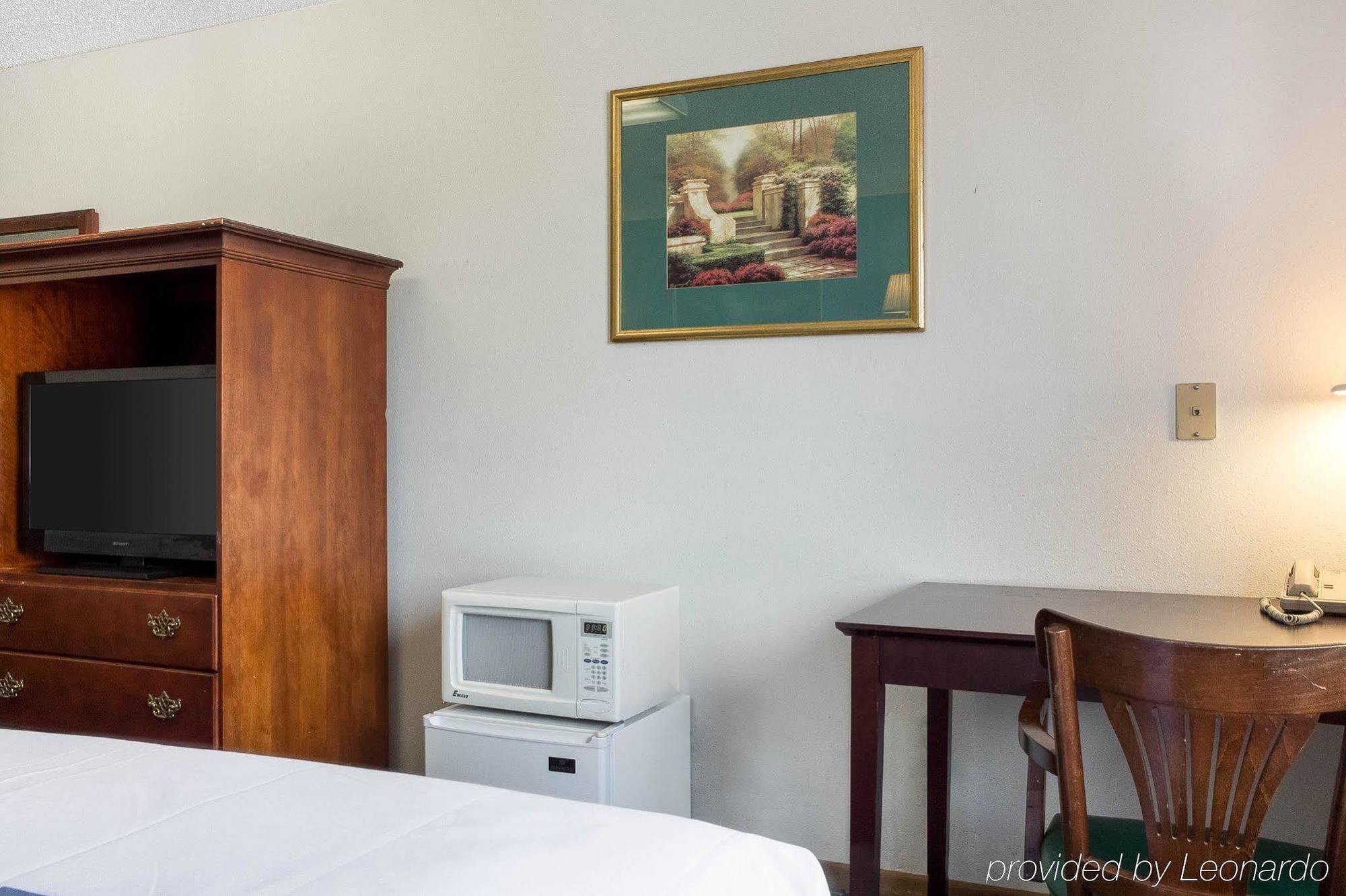 Rodeway Inn West Fargo Экстерьер фото