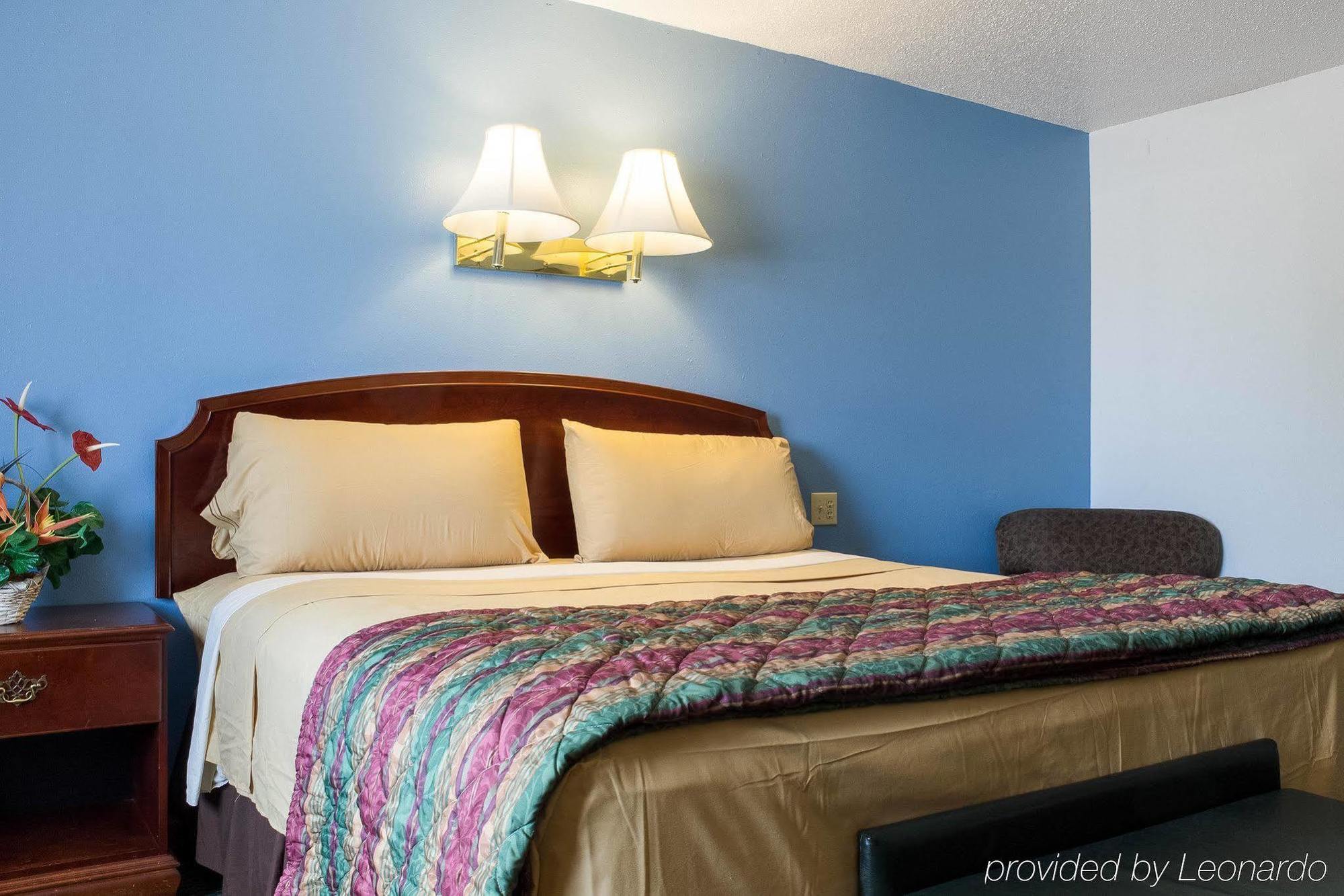 Rodeway Inn West Fargo Экстерьер фото