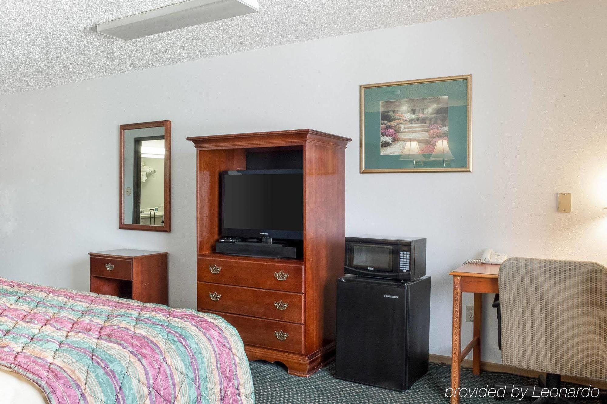 Rodeway Inn West Fargo Экстерьер фото