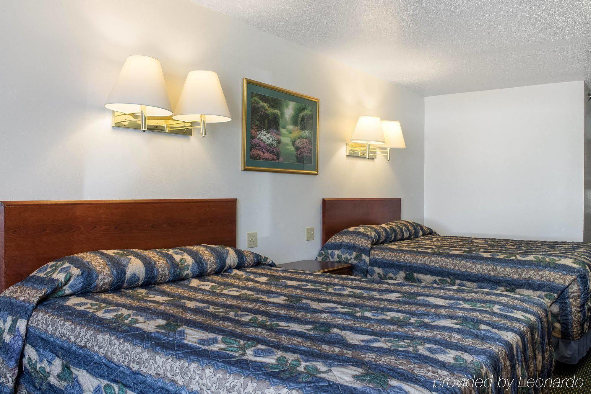 Rodeway Inn West Fargo Экстерьер фото