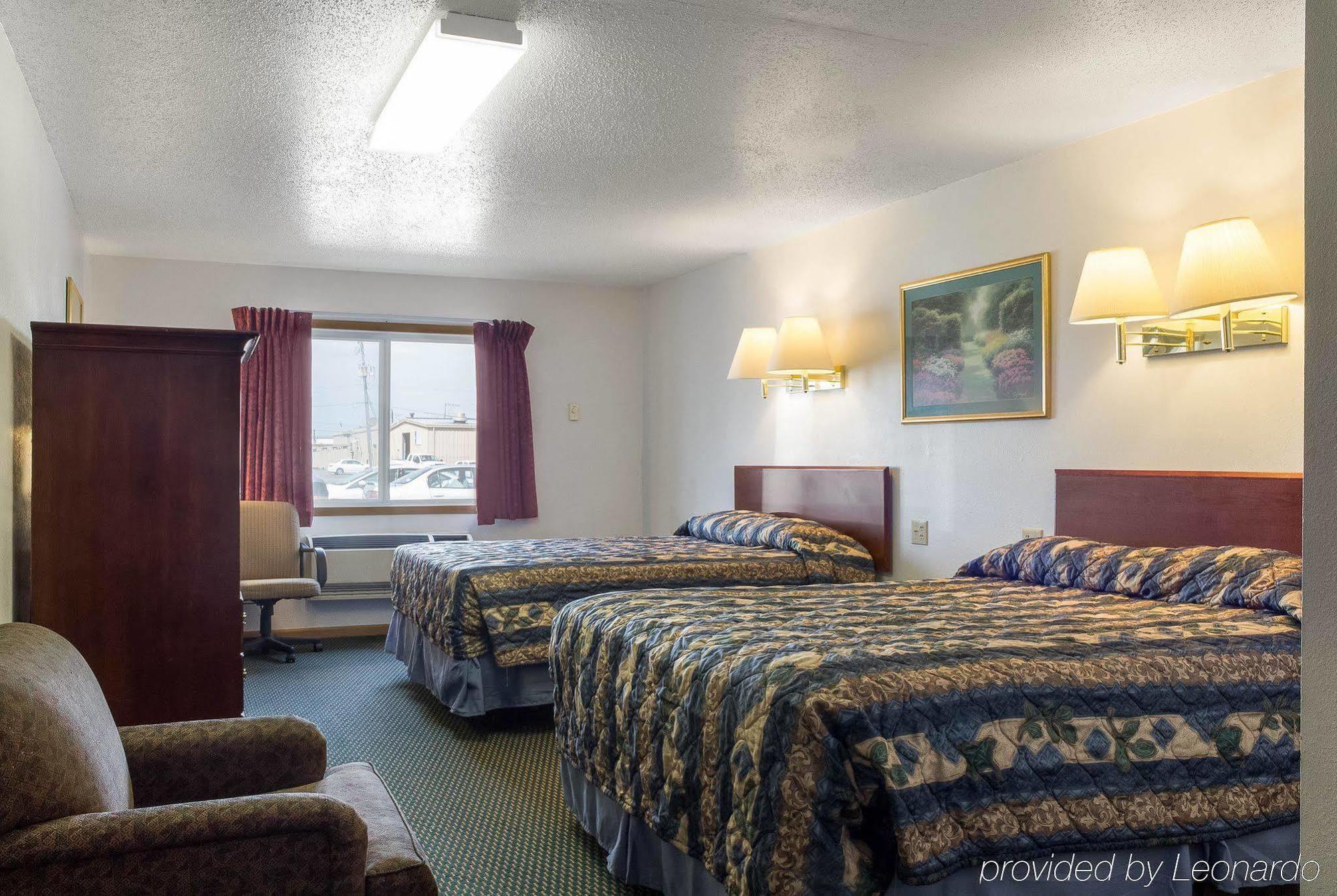 Rodeway Inn West Fargo Экстерьер фото