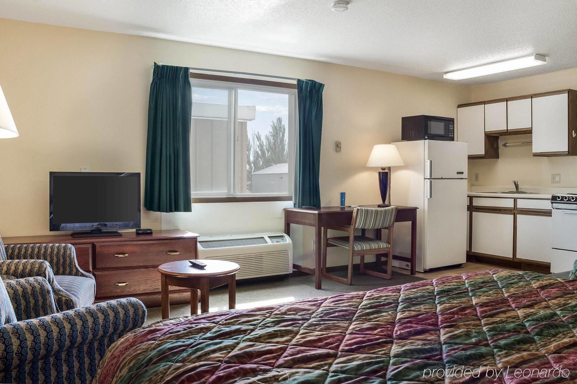 Rodeway Inn West Fargo Экстерьер фото