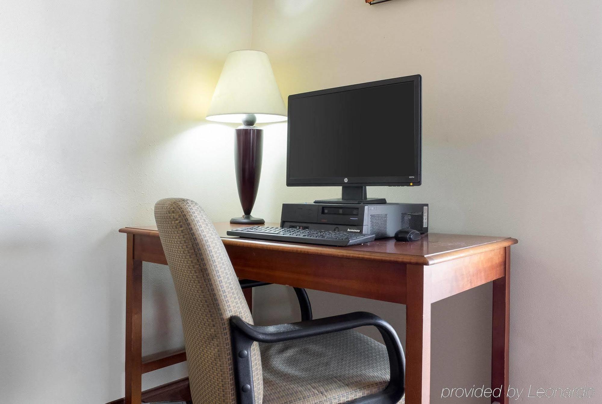 Rodeway Inn West Fargo Экстерьер фото