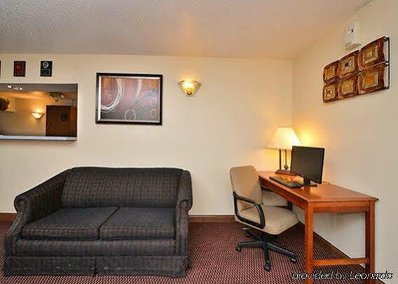 Rodeway Inn West Fargo Экстерьер фото