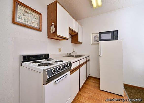 Rodeway Inn West Fargo Экстерьер фото