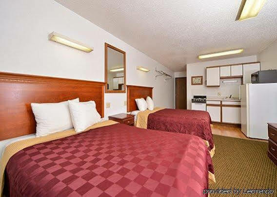 Rodeway Inn West Fargo Экстерьер фото